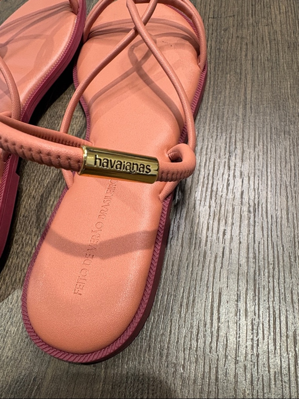 Havaianas. Women's Coral Pink Strappy Flat Sandals. Size 10 - Picture 4 of 6